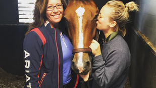 Kaley Cuoco a válás után gyorsan beújított egy lovat