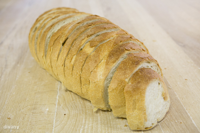 Albán pékségből származó fehér kenyér 