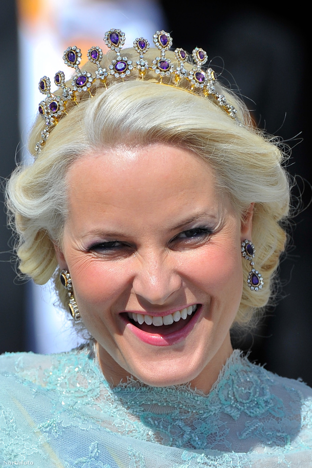 A Norwegian Amethyst Parure tiara az egyik kedvencünk Mette-Marit kollekciójából.
                        