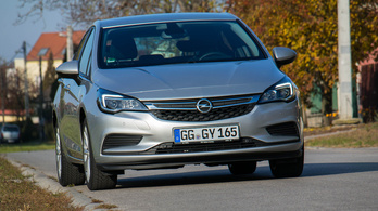 Opel Astra 1.0 Turbo Ecotec Enjoy - 2015.