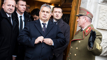 Orbán elhalasztja montenegrói útját