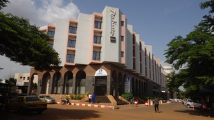 170 embert ejtettek túszul egy bamakói luxusszállodában