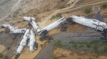 Brutálisan kisiklott egy kénsavszállító vonat Ausztráliában