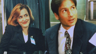Mulder és Scully végre kamerák előtt estek egymásnak