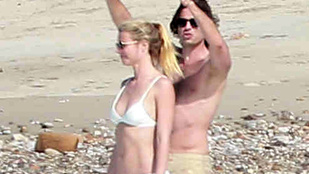 Gwyneth Paltrow bikiniben teszi a szépet barátjának