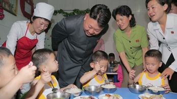 Kórházi éhhalál szélén 25 ezer gyerek Észak-Koreában