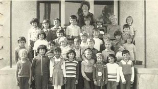 Megtalálja Gáspár Győzőt és Beát ezen az 1980-ban készült iskolai csoportképen?