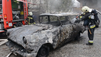 Veterán autók égtek el a XII. kerületben