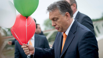 Orbán csak a könyvével 5,5 millió forintot kaszált