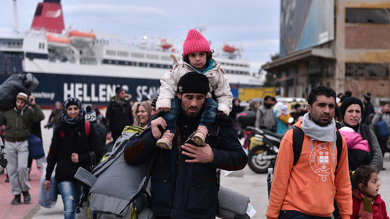 Brüsszel mindenkinek felszólítást küldött menekültügyben