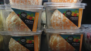 Van értelmetlenebb dolog, mint előre hámozott narancsot árulni műanyag dobozban?
