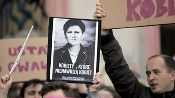 Az abortusztilalom ellen tüntetnek Lengyelországban