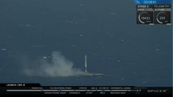 A SpaceX összehozta: leszállt a rakéta a hajóra
