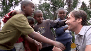 Napi cukiság: afrikai gyerekek wolverinezik Hugh Jackmant