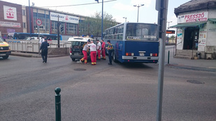 A zebrán gázolt el egy gyalogost egy BKV busz