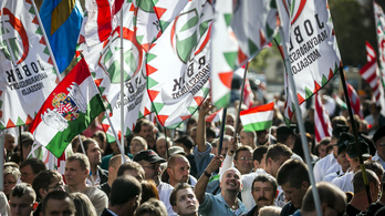Nézőpont: A Jobbik-szavazók fele radikálisnak tartja magát
