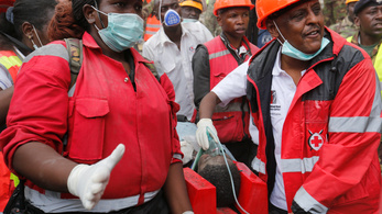 Hat nap után több túlélőt is kimentettek a romok alól Nairobiban