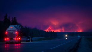 Lesújtó, de fantasztikus képek a brutális kanadai erdőtűzről