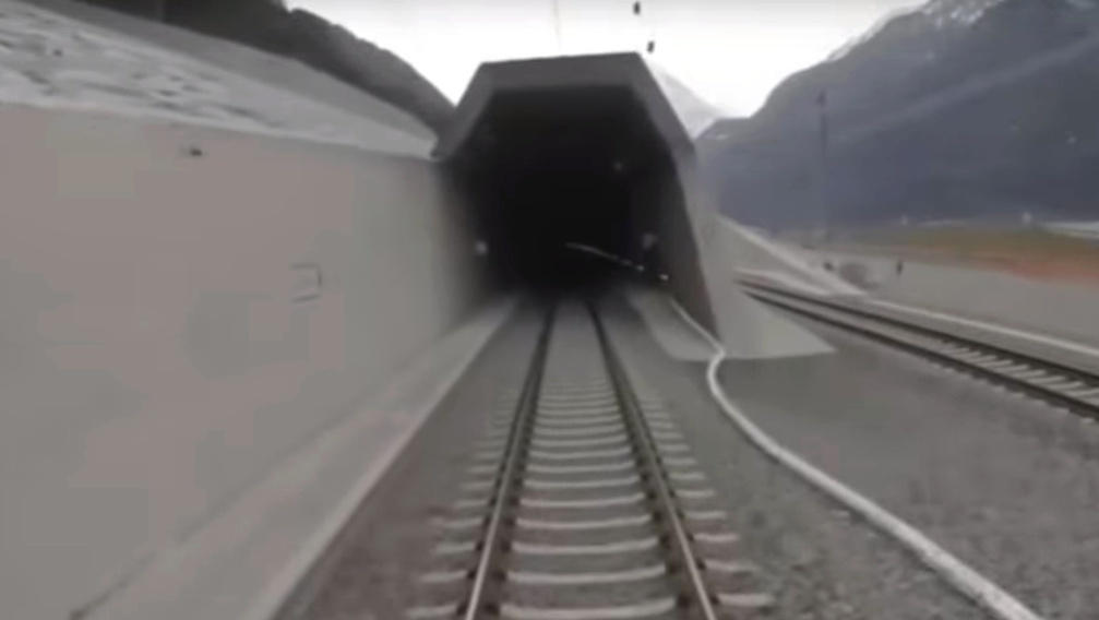 57 kilométer a föld alatt - ilyen a világ leghosszabb alagútja belülről