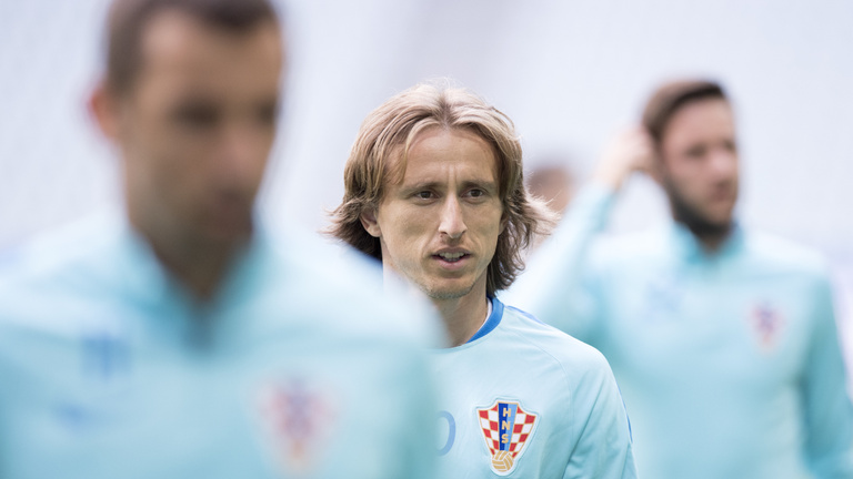Modrić már azt nézi, melyik cseh piszkálja a haját