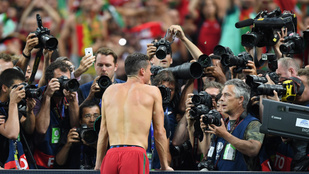 Ronaldo így ünnepelte mez nélkül az EB-győzelmet