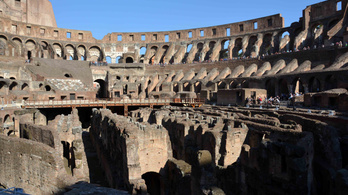 Megnyitják a római Colosseum arénáját