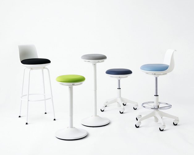 A letisztult dizájnt kapott irodai székeket a japán Naho Ono tervezte az Okamura megbízásából.
