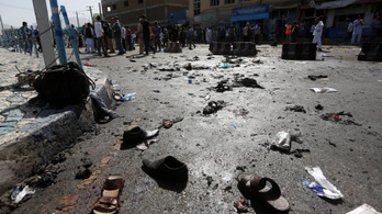 Brutális vérfürdőt rendezett az Iszlám Állam két merénylője egy kabuli téren