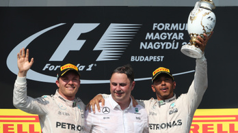 Hamilton lenyomta Schumachert, ő a Hungaroring rekordere