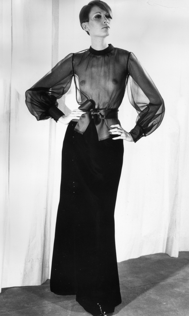 Mellvillantós ruha az Yves Saint Laurent 1968-as őszi-téli kollekciójában.
                        