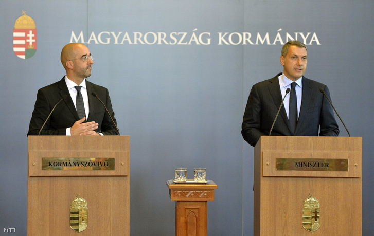 Lázár János a Miniszterelnökséget vezető miniszter és Kocsis Zoltán kormányszóvivő az Országházban 2016. augusztus 25-én.
