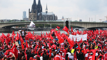 Merkel: A törökök hagyják otthon a viszályaikat
