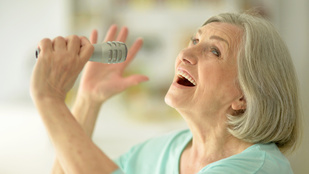 A közös éneklés segít kapcsolódni az öregekhez, még akkor is, ha már nem is emlékeznek ránk