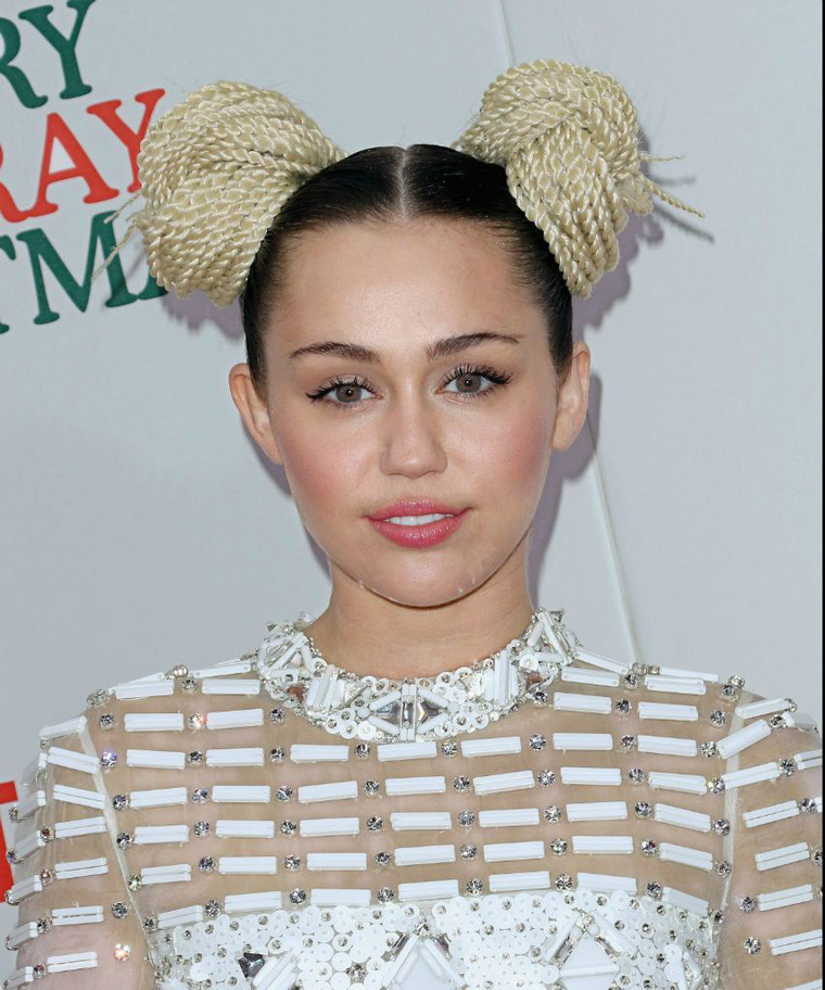Miley Cyrusnak is jellegzetes barna szemei vannak.