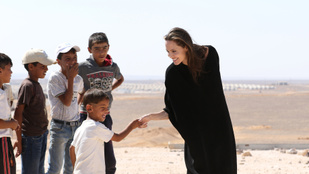 Angelina Jolie-t pár év múlva simán szentté avatják
