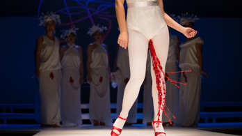 Miért is ne öltözhetnénk be menstruációs vérnek?