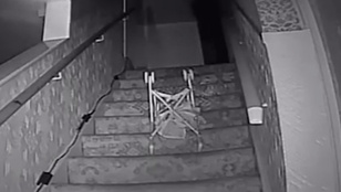 Lépcsőhöz vonzódó celebszellem lett a paranormális nyomozók fő gyanúsítottja
