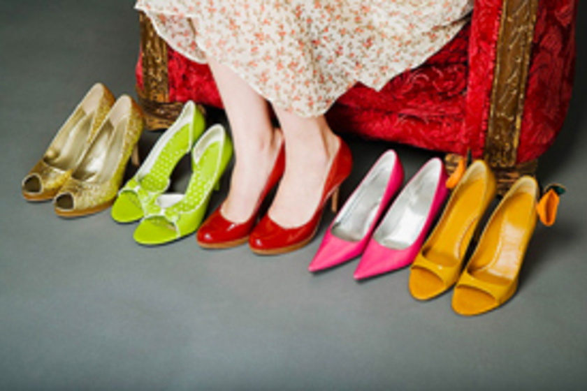 Szexi, színes magas sarkú cipők körképe