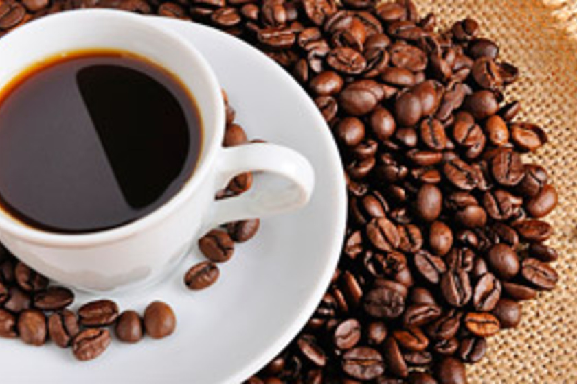 A koffein ellensúlyozza az alkohol hatását? 4 durva tévhit a kávéról
