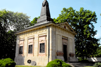 Nézd meg Alekszandra rejtélyes sírját: ebben a magyar faluban áll