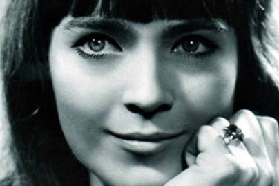 50 évvel ezelőtt ilyen gyönyörű volt a magyar énekesnő! Felismered a képen?