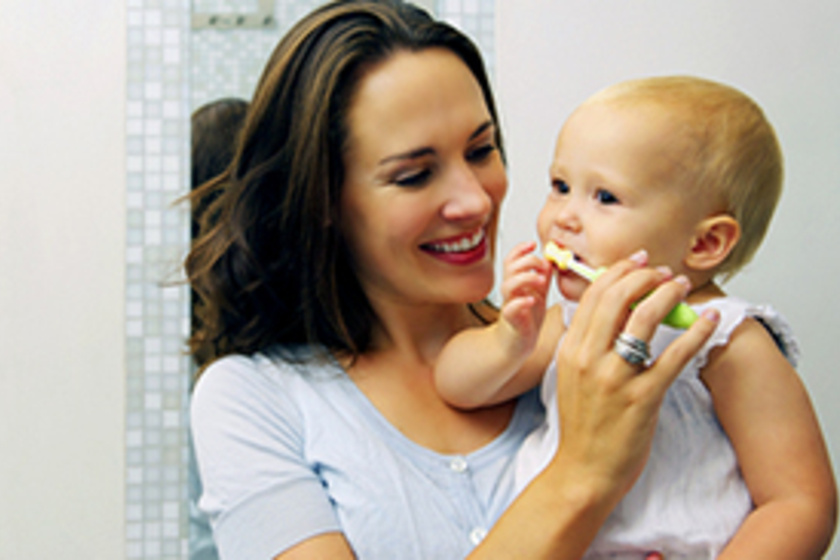 Mikortól kell mosni a baba fogát? Sokan túl későn kezdik el