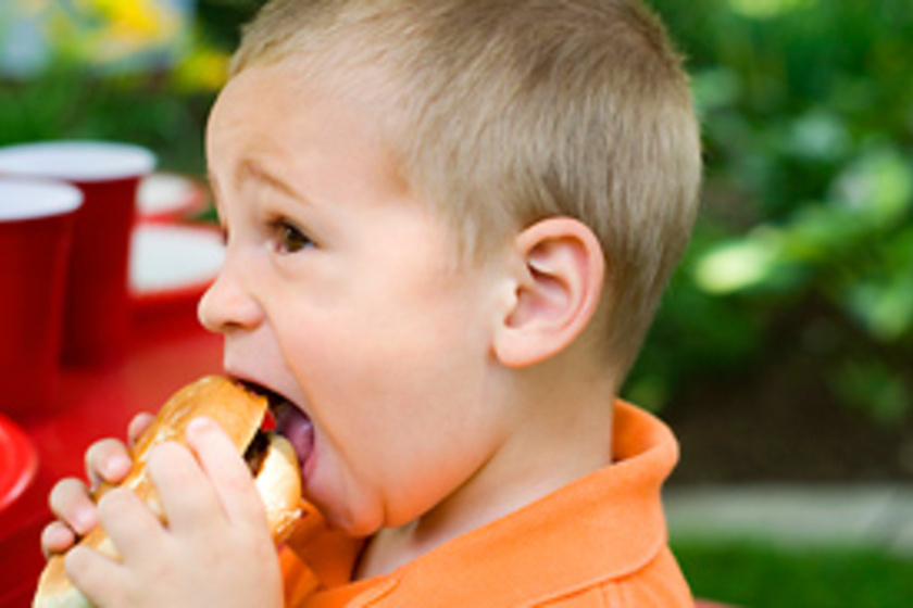 4 dolog, ami súlyos elhízáshoz vezet gyerekkorban
