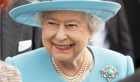 Nézze meg II. Erzsébet királynő legszebb nyakláncait!