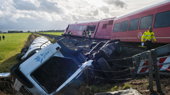 Tejeskocsival ütközött, kisiklott egy vonat Hollandiában
