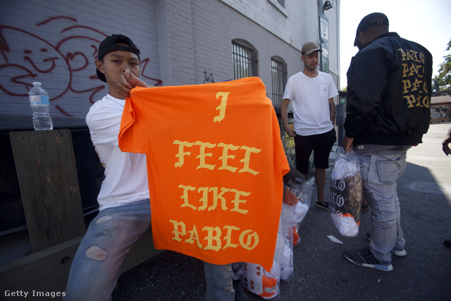 Kanye West 274 millió forintot kaszált az I Feel Like Pablo feliratos pólókkal.