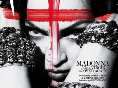 Madonna fehérneműben és kereszttel idéz múltat