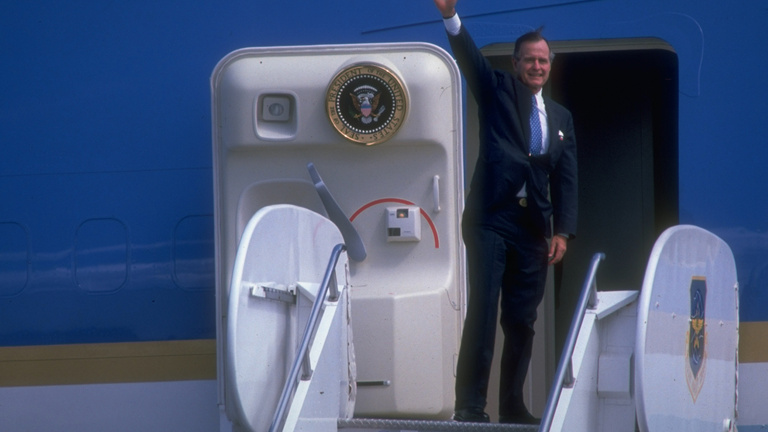 Meghalt id. George Bush, az első amerikai elnök, aki Budapesten járt