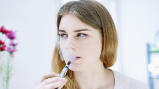 Az e-cigi a kamaszok kapudrogja a dohányzás felé