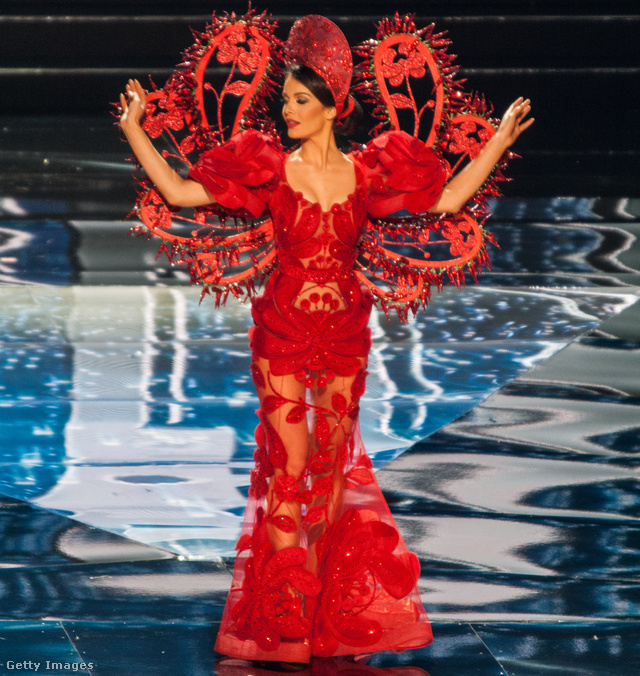 Miss Hungary és a már jól ismert csillámkalocsai álom.